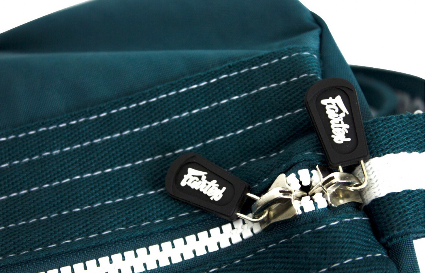 fairtex bag nine close up of zippers