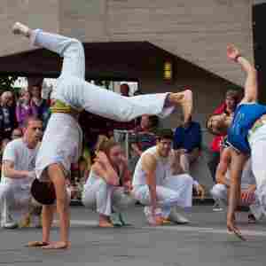 capoeira acrobatics